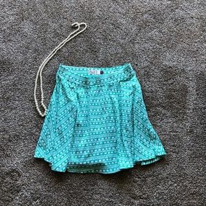 So skirt  green and white size M